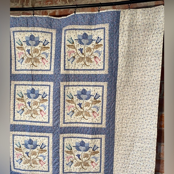 Vintage Hand stitched Quilt 92” x 94” Queen with matching Pillow Shams - Picture 3 of 9